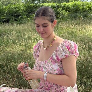 Meet your Posher, Yasmina